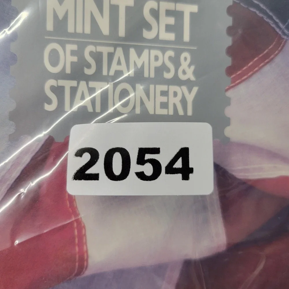 Vintage 1989-90 Definitive Mint‎ Set Stamps Stationery USPS Book Patriotic USA